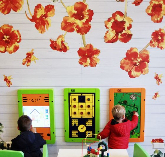 kinderen in de wachtkamer spelen