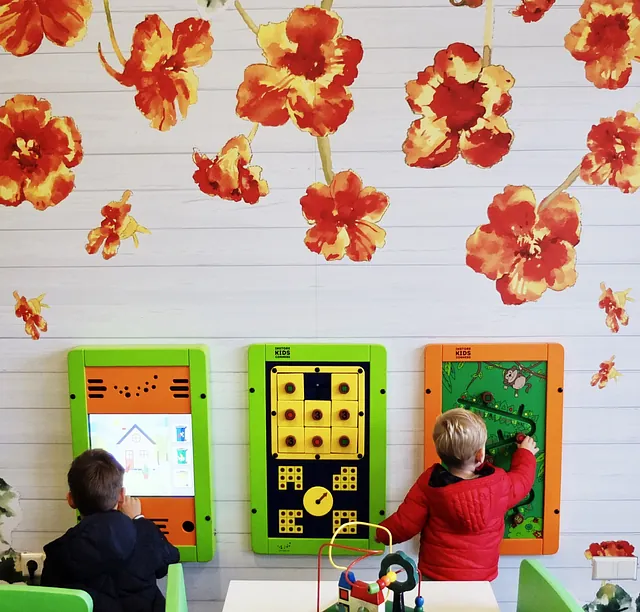 kinderen in de wachtkamer spelen